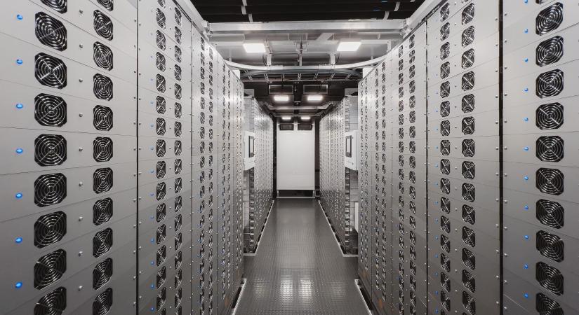 280 tonnás akkumulátort szerelnek a világ legnagyobb elektromos hajójába