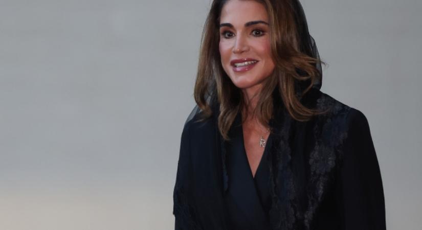 Ránija még a dán királynét is túlszárnyalta: felvette a világ legszebb piros ruháját, hollywoodi dívaként tündökölt benne