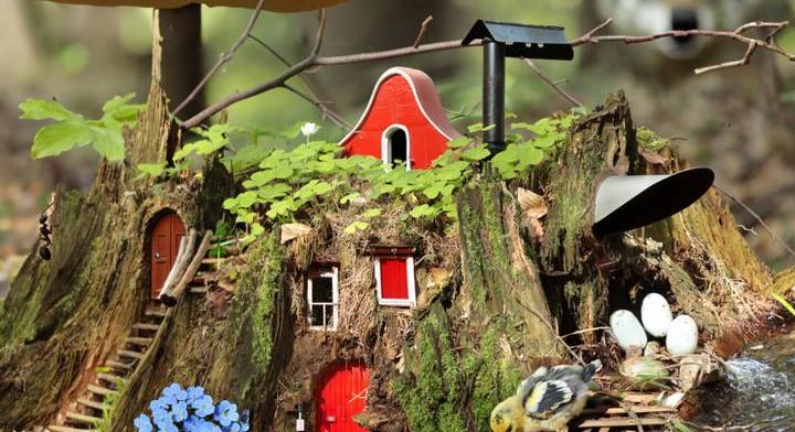 Ripityára törték a budakalászi Manófalva művészi házait