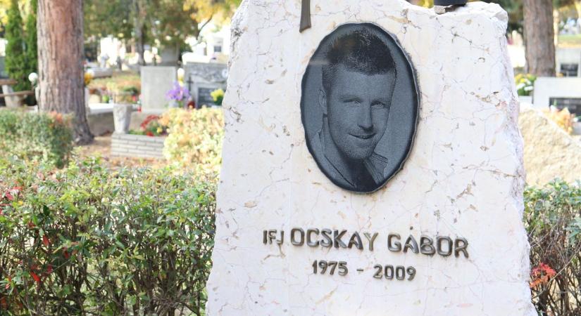Így néz ki a legendás Ifj. Ocskay Gábor sírhelye
