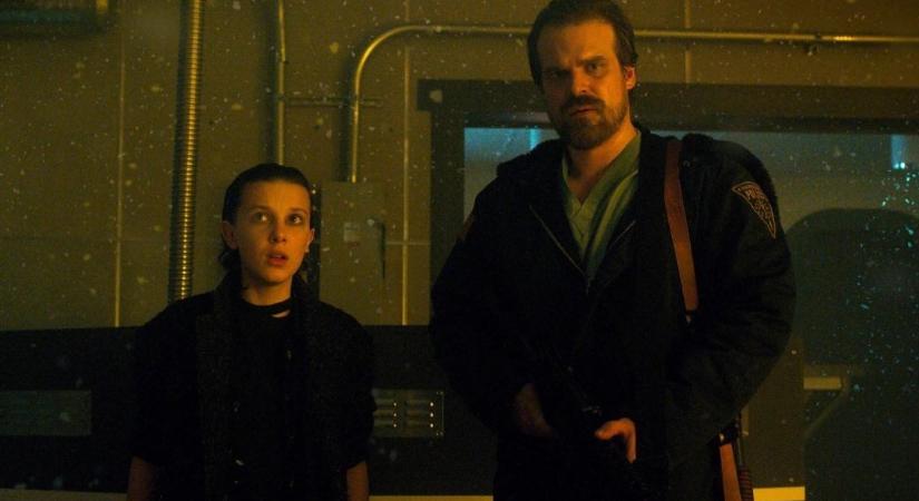 Millie Bobby Brown állítólag bepanaszolta a Netflixnél David Harbourt, aki szerinte zaklatta és megfélemlítette őt