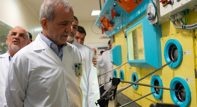 Irán elnöke kijelentette, hogy a perzsa ország újjáépíti az Izrael és az Egyesült Államok elleni háborúban lerombolt atomlétesítményeit