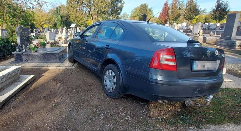 Felháborító dolgot követett el egy skodás a monori temetőben