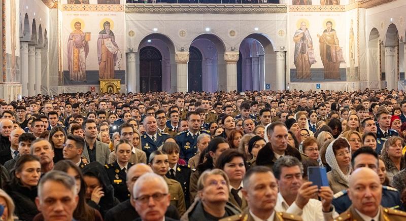 Fasiszta költő verse a bukaresti ortodox katedrálisban – Tiltakozik Csoma Botond és a román holokausztkutató intézet