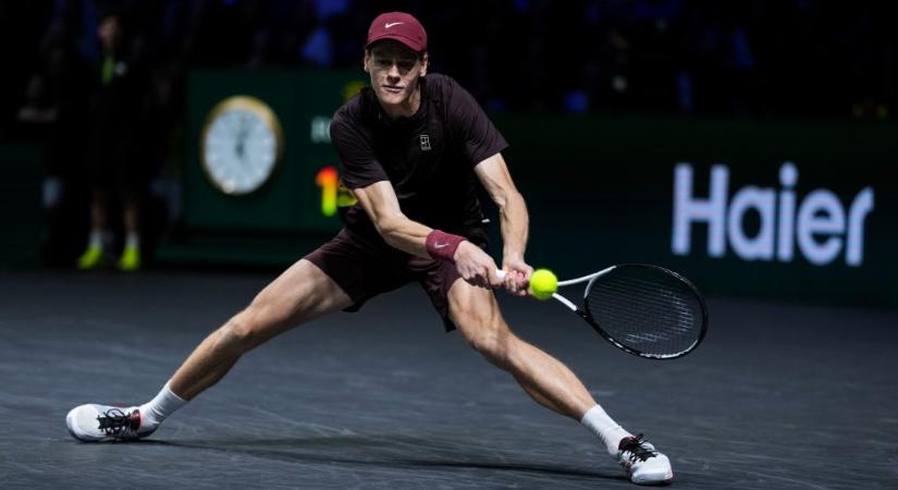 Más szint: Sinner szettveszteség nélkül húzta be a párizsi ezrest