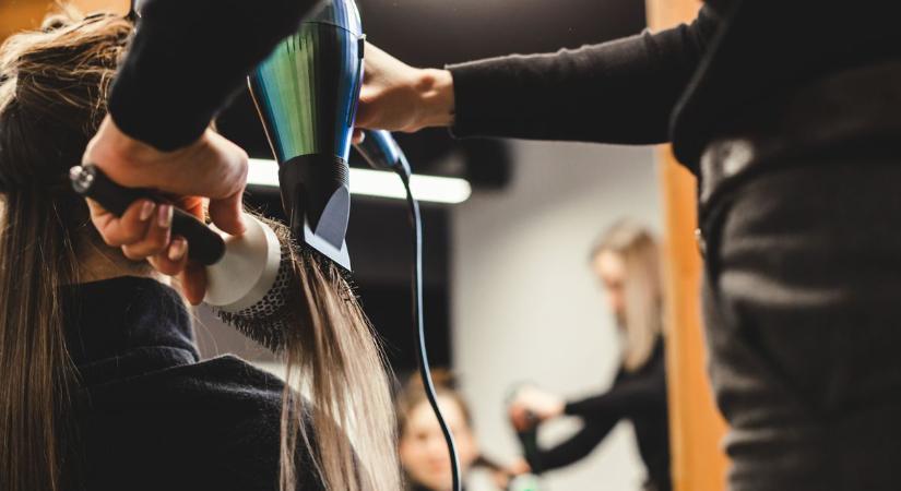 Drasztikusan csökkent a fodrászhoz járó nők száma, egyértelmű a változás oka