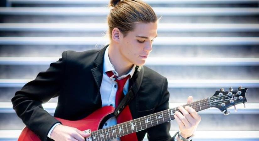 Tovább menetel a Megasztár élő show-jában a kecskeméti tehetség