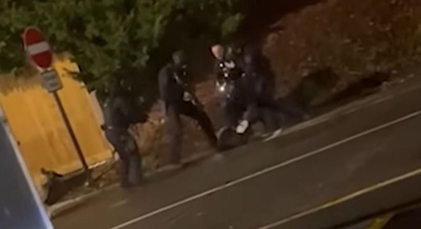 „Öljenek meg” – sokkoló felvételek az angliai vonaton történt késelésről (VIDEÓ)