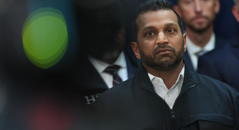 Áll a bál: az FBI igazgatója sorban rúgja ki az embereket