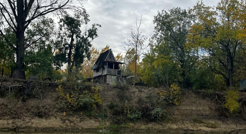 Egy része már a víz martaléka lett, Szeged utolsó Maros-parti nyaralója