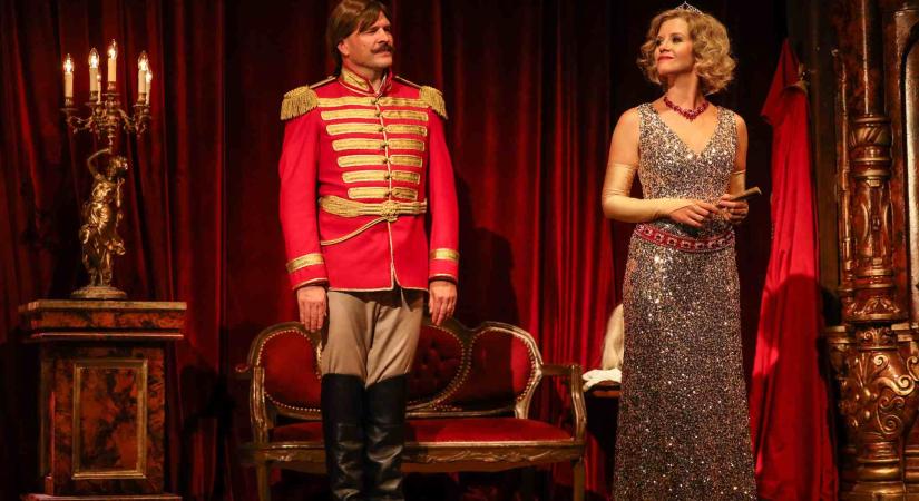 OTTHONUNK, A SZÍNHÁZ Molnár Ferenc: A testőr / Centrál Színház