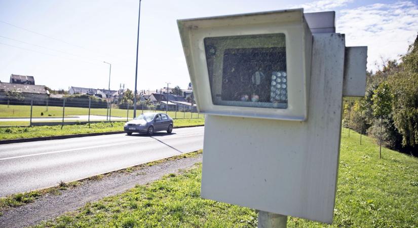 Új eszközt vetnek be a gyorshajtókkal szemben! Itt vannak a szupertraffipaxok, amelyek hatótávolsága sokkal nagyobb, mint elődeiké