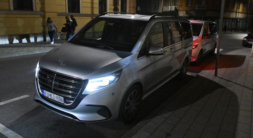 Közpénzen hizlalt alapítvány ad Lázárnak luxus Mercedest, aminek üzemeltetése is havi több százezret visz el