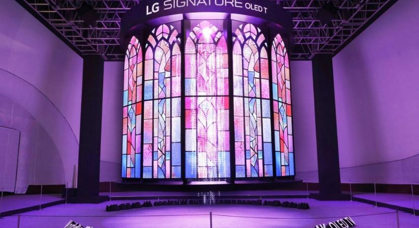 Gigantikus, átlátszó OLED tévékből készült csillárral nyűgözte le az LG az APEC látogatóit