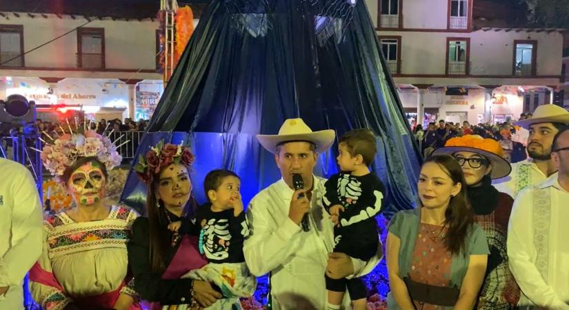 A halottak napi ünnepségen lőtték le a kartellek ellen harcot hirdető mexikói polgármestert