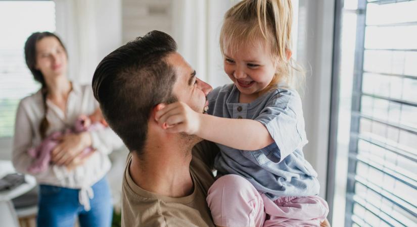 „A férjem nem akarja, hogy az egész személyisége az apaság legyen.” – Amikor csak a nő akar még egy gyereket