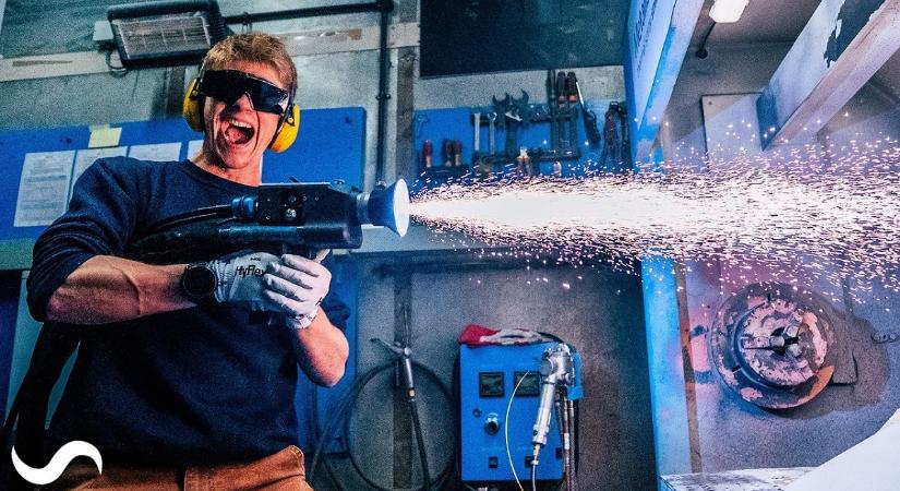 Fémfelület-kezelés mesterfokon: Termikus szórás / fémráolvasztás – Videó