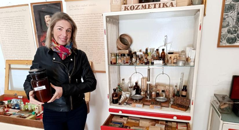 Rúzsnyomok és arcápolási varázsszerek a múltból – egyedülálló kozmetikatörténeti kiállítás nyílt Jászkiséren
