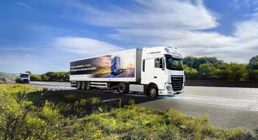 Vezetés közben vezeték nélkül is tölthetők már a villanyautók