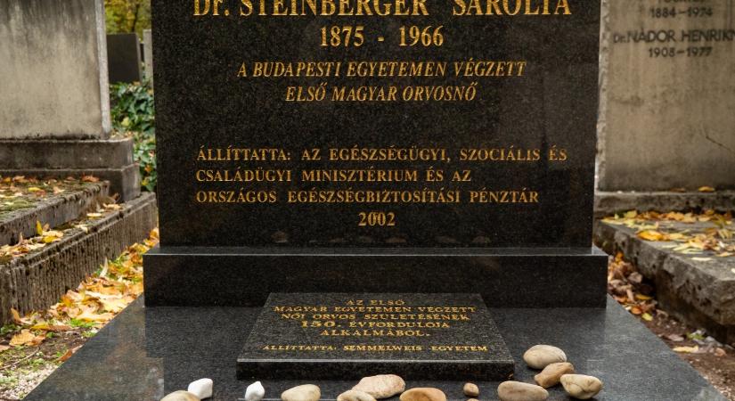 Felújították az első Budapesten avatott doktornő sírját
