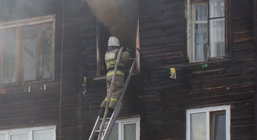 Meghalt egy idős nő, miután kigyulladt egy családi ház