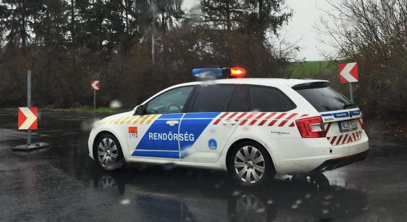 Őrületes hajsza: részeg simsonost üldöztek a rendőrök, csak úgy száguldozott a huligán - videó