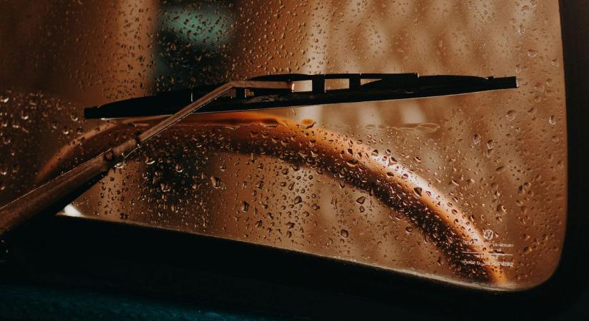 Soha ne tisztítsd csapvízzel a szélvédőt! Sokat árthasz vele