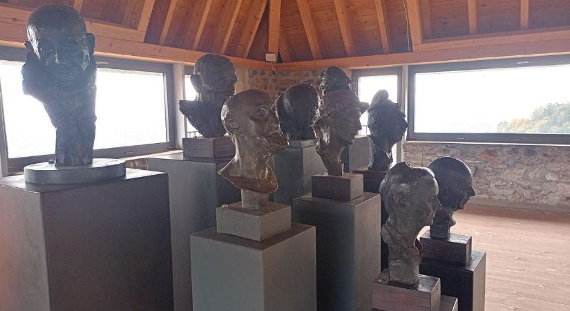 Hortensia Fussy különös alakjai a fák és falvak fölött lebegnek