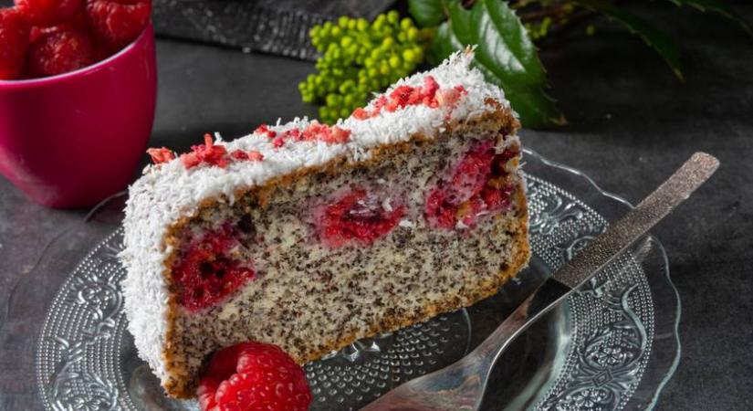 Hihetetlenül omlós lesz ez a mákos-málnás piskóta: kókuszreszelék is kerül bele