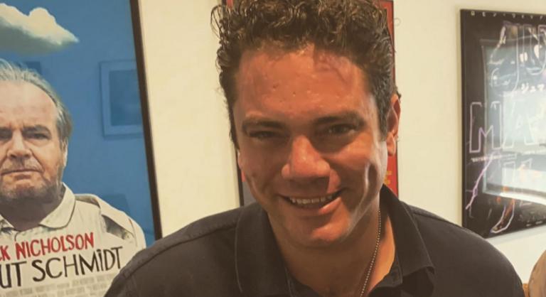 Magyar rendező készít filmet Roger Moore fiával a valódi James Bondról