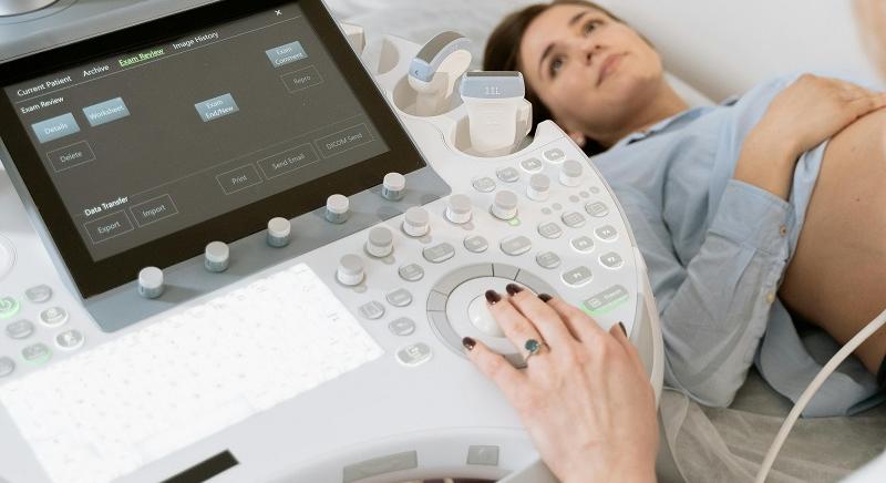 Tanulmány: Növekszik az autizmus-kockázat, ha az anya a terhesség alatt megfertőződik koronavírussal