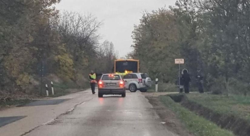 Friss! Tömegkarambol Fejérben: Útlezárás és felborult jármű (fotó)