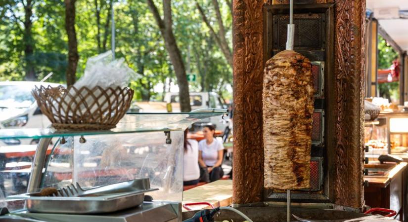 Országosan ellenőrzik a gíroszosokat, miután a nagy többségüknél problémákat találtak