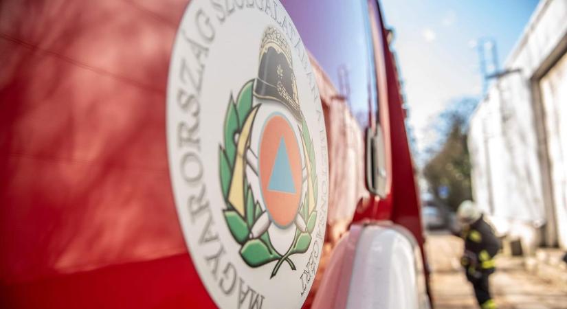 Kigyulladt egy lakás Szegeden, a tető is lángra kapott