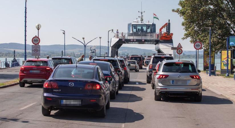Változott a menetrend, ekkor indul Szántódról az első komp