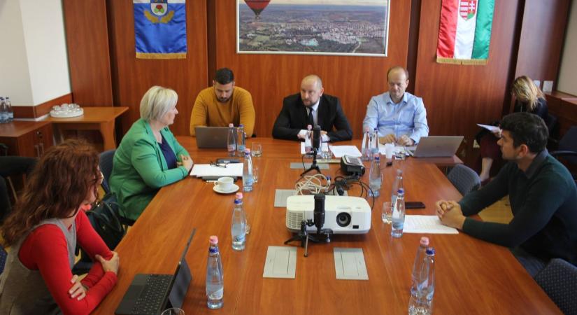 Itt a jövő! Mesterséges intelligencia által vezérelt közlekedési lámpa kerülhet Hévízre