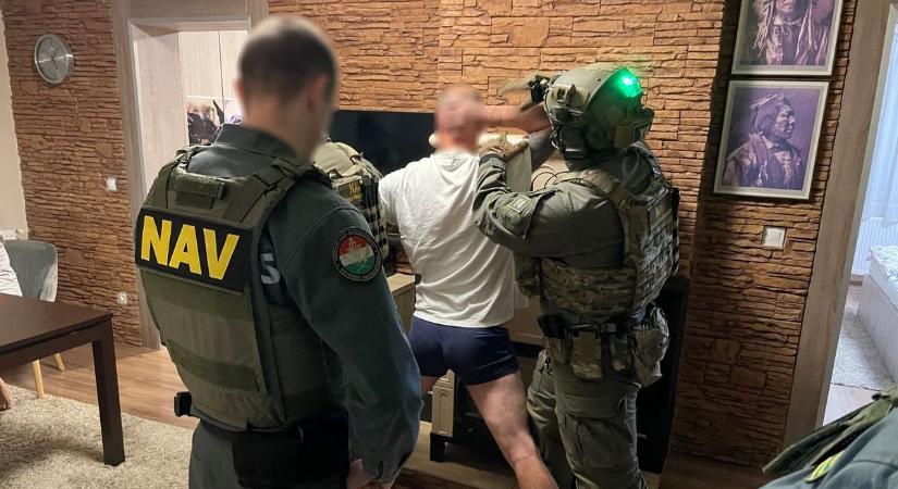 Lecsaptak a NAV nyugat-dunántúli nyomozói: hiába tűntek átlagos embereknek, 2,7 milliárdot nyúltak le a számlagyárosok