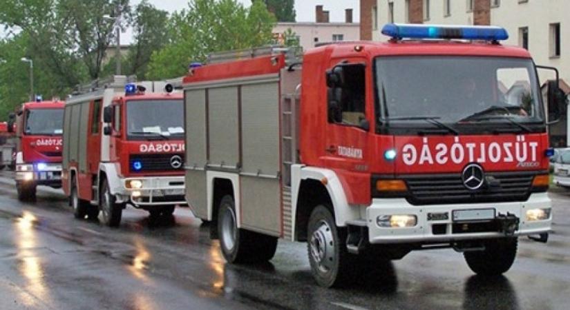 Felcsaptak a lángok, 2 szörnyű haláleset történt vasárnap Magyarországon, pedig rohantak a tűzoltók