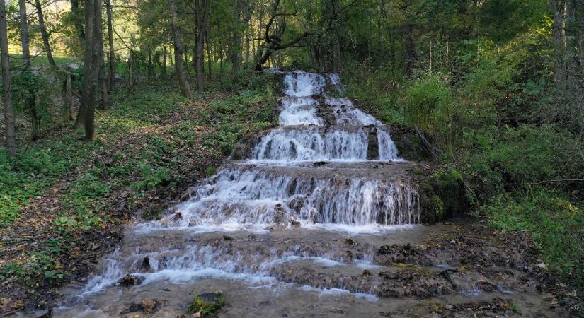Elszomorító látvány: kiszáradt a Fátyol-vízesés és a Szalajka-patak – videó