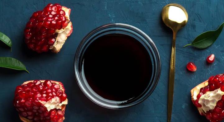 Isteni gránátalmaszirup: friss gyümölcsből készül a szörp