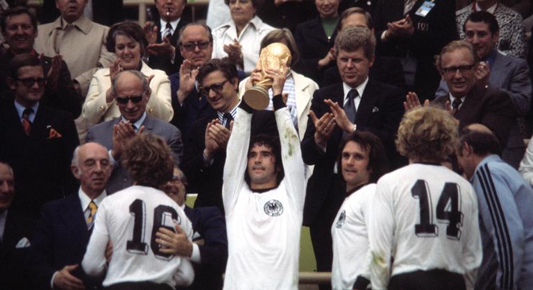 Ma nyolcvan éve született a Nemzet bombázója, aki mindent megnyert, amit csak lehetett