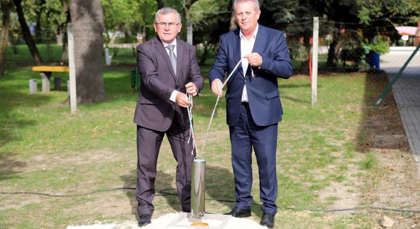 Alapkőletétel a törökszentmiklósi Strandfürdőben