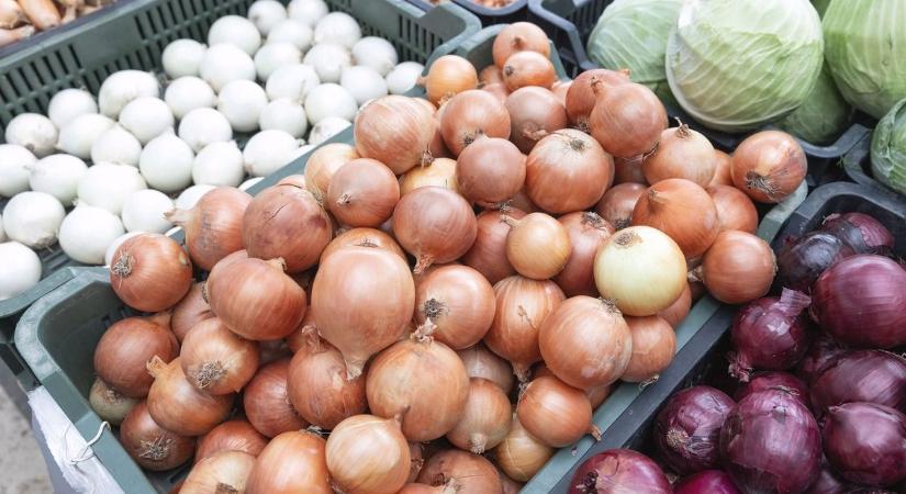 A hagymát ne tedd az alma mellé! Így kell tárolni