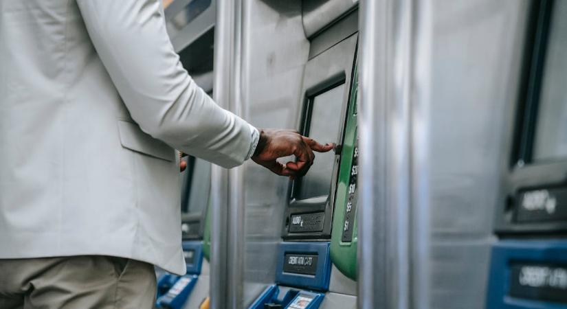 Készpénzfelvétel: változik a díjmentesen felvehető összeg határa