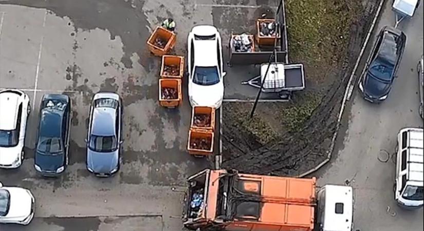 A maguk módján álltak bosszút a kukások az útjukat elálló autóson