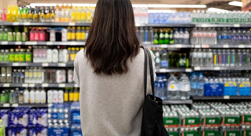 25 év után logót vált a világ egyik legnagyobb üdítőgyártója