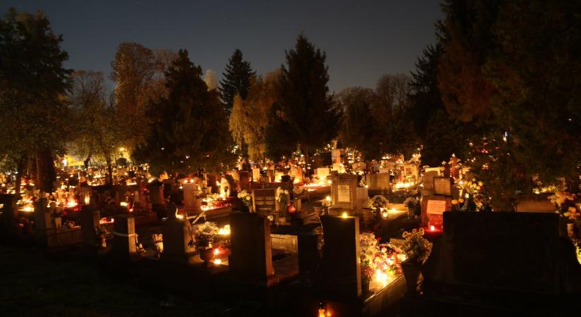 Erre nincsenek szavak: sírt rongáltak a szabolcsi településen, szétverték egy halott fényképét (videó)