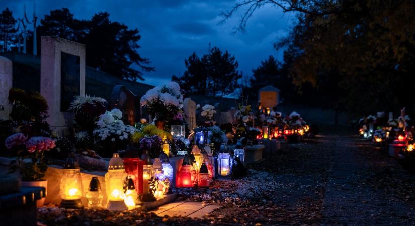 A gyász csendje: különleges képeken a mindenszentek és halottak napi megemlékezés