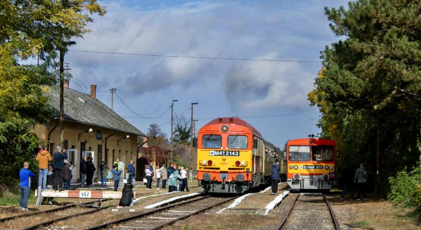 Retró vonatok lepték el a somogyi mellékvonalat
