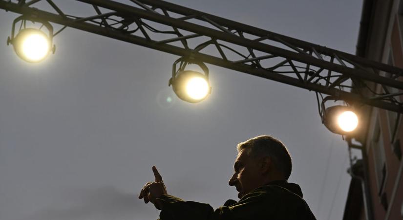 Lázár János folytatja: a Strabag miatt módosítaná a közbeszerzési törvényt